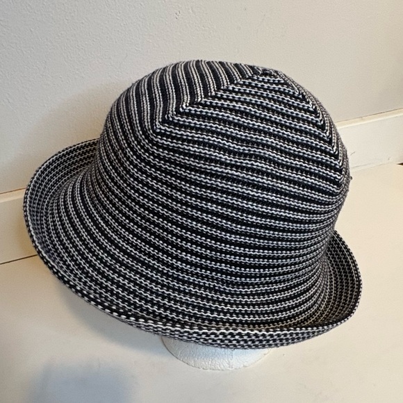 Blue and White Striped Bucket Hat Vintage made in Korea - Picture 4 of 7